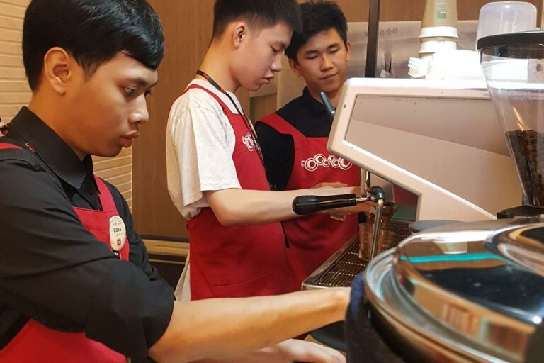 1.AutisticBarista-768x512