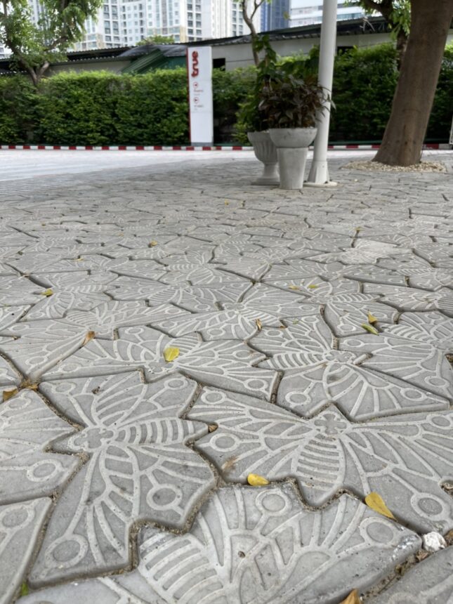 3.ConcreteBlock_plastic_waste-645x860