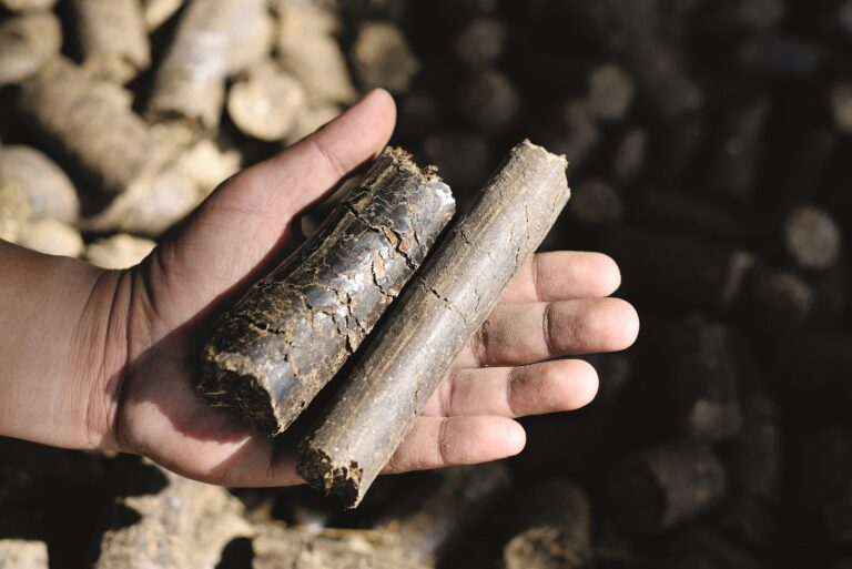 Zero-Burn-อัดฟางข้าวเป็นเชื้อเพลิงชีวมวล-768x513